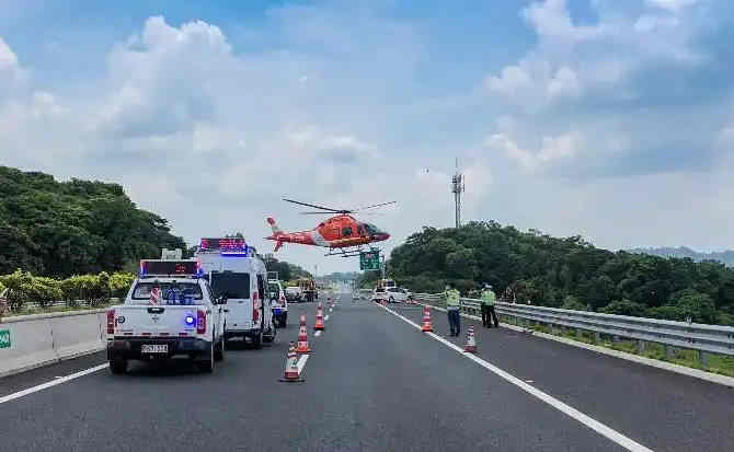 阿勒泰高速公路汽车救援案例